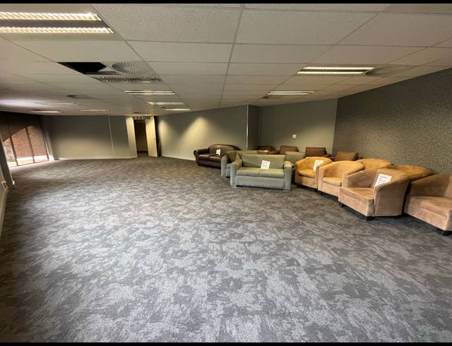 1,103M² OFFICE TO LET IN PARKTOWN